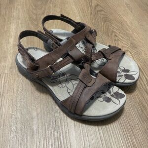 Brown Leather Women's Comfort Sandals